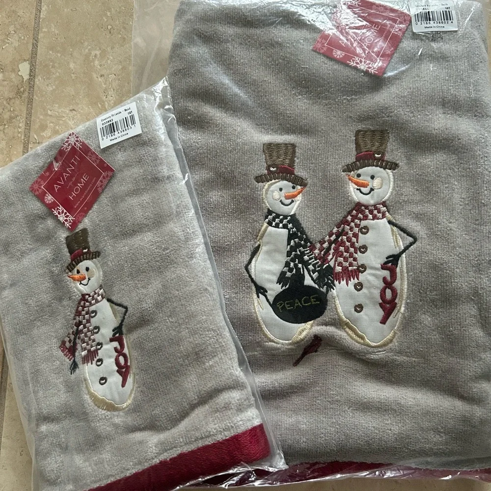 Avanti Country Friends Hand & Bath Towel Set Snowman Holiday Christmas Gray NEW